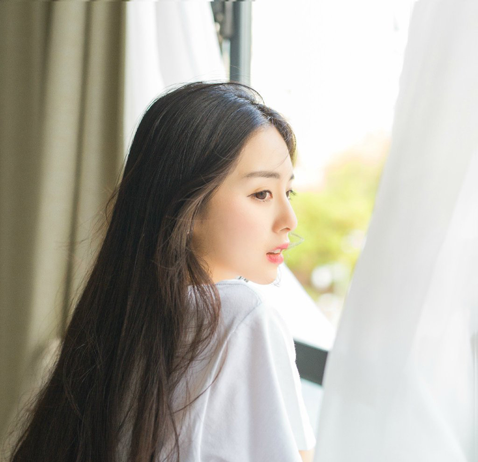 “是，老爷慢走。”管家连忙躬身答应一声，看着刘璝离开的方向，面色有些复杂，虽然没听全，但刚才他确实听到了君辱臣妻这样的字眼，加上之前刘璝突然让他去找夫人，却并未在娘家那边找到夫人，让管家不得不展开一些合理的联想。